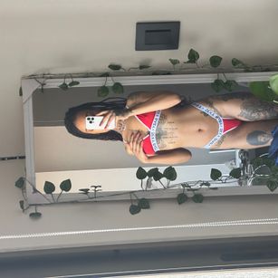 Model - Ominira sexy