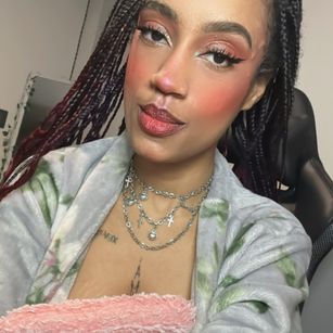 Model - Ominira anal