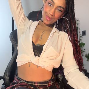 Model - Ominira sexy