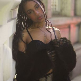 Model - Ominira feets