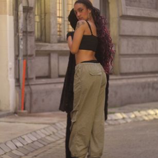 Model - Ominira feets