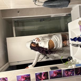 Model - Ominira cute