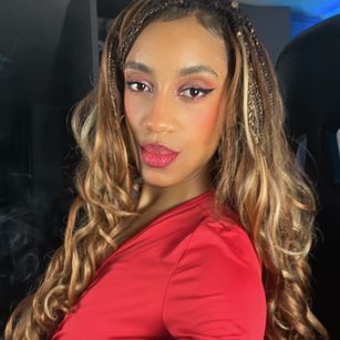 Model - Ominira cute