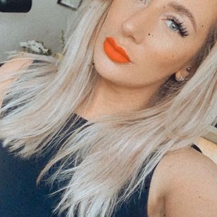 Model - Sienna Blake blonde