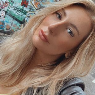 Model - Sienna Blake gym