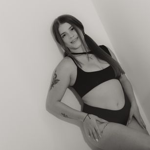 Model - HannaCutte sloppy