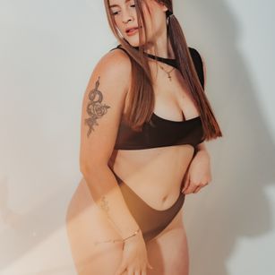 Model - HannaCutte latina