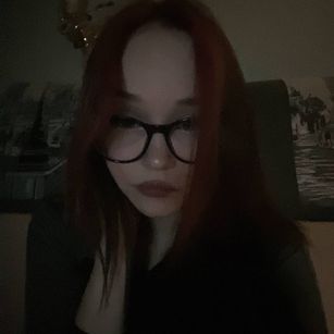 Model - SarahSanders SQUIRT