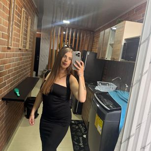 Model - HannaCutte feet