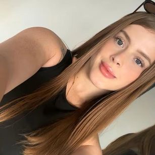 Model - HannaCutte joi