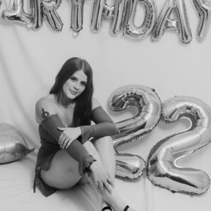 Model - HannaCutte sloppy