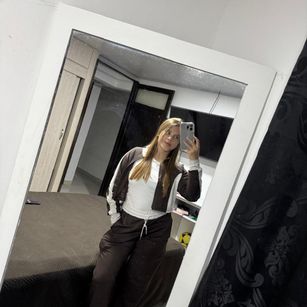 Model - HannaCutte sloppy