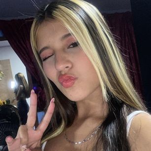 Model - ValentinaMorLat FRIENDLY