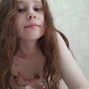 Model - Preety_Niki shaved