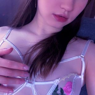 Model - Chloe Miller blowjob