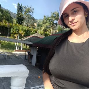 Model - Valen Hops sumisa