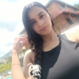 Model - Valen Hops sumisa