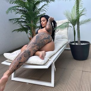 Model - FiresBomb777 pussy