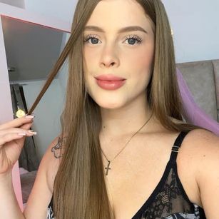 Model - HannaCutte latina