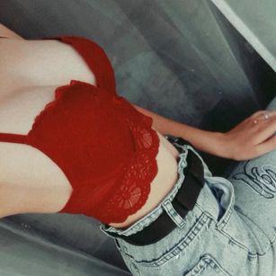 Model - Essy_Rosy feet