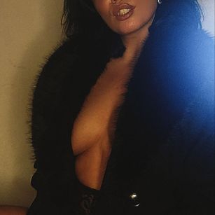 Model - Miss Kassandra Dark masturbation