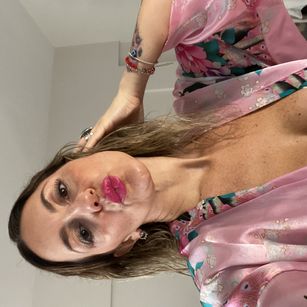 Model - LizKeys Depilada