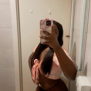 Model - Zoe adam negra