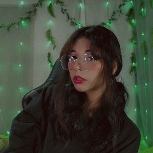 Model - jaadee18 feet