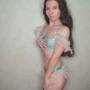 Model - AlisiaNovo cum