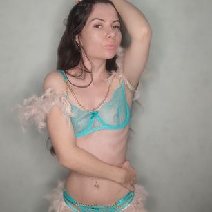 Model - AlisiaNovo bigass