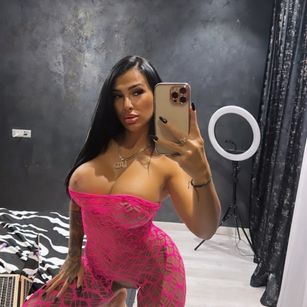 Model - FiresBomb777 pussy