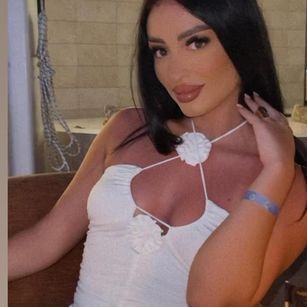 Model - VictoriaLane findom