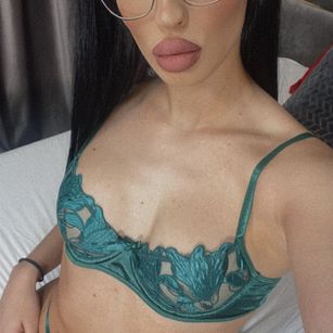 Model - VictoriaLane bigass