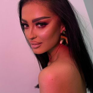 Model - VictoriaLane joi