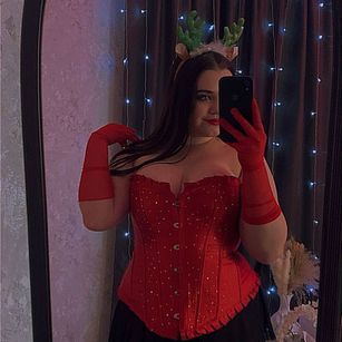 Model - Julia bigboobs