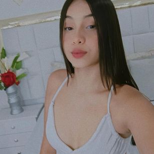 Model - MiaHarrys 18