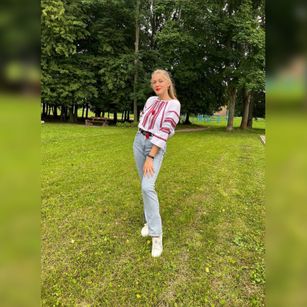 Model - DreamyRose cheerful