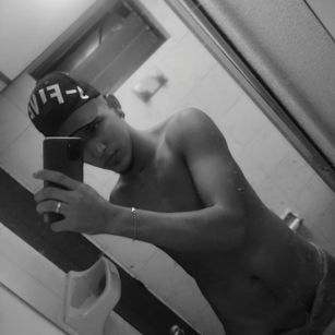 Model - oscar mauricio valencia perez BDSM