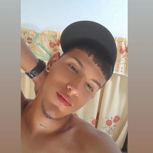 Model - oscar mauricio valencia perez CUM