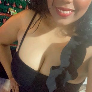 Model - NenaLovely LATIN