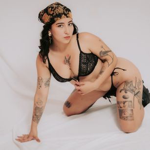 Model - VioletaFosterr joi