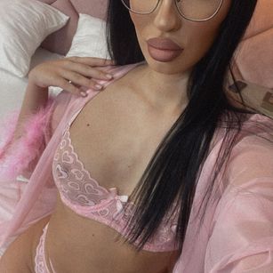 Model - VictoriaLane heels