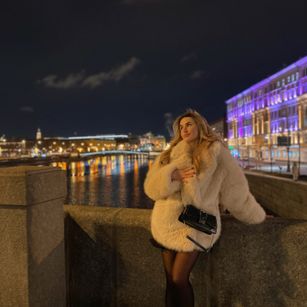 Model - ViXXXie masturbate