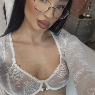 Model - VictoriaLane joi