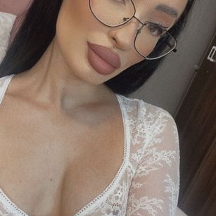 Model - VictoriaLane joi