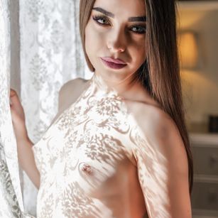 Model - Gracie bigass