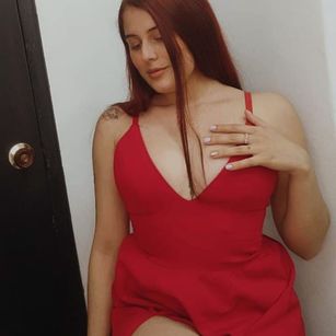 Model - CloeSweet striptease