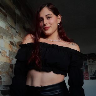 Model - CloeSweet striptease