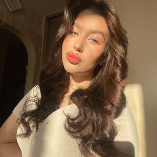 Model - Miss Lola feet