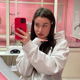 Model - Miss Lola boobs